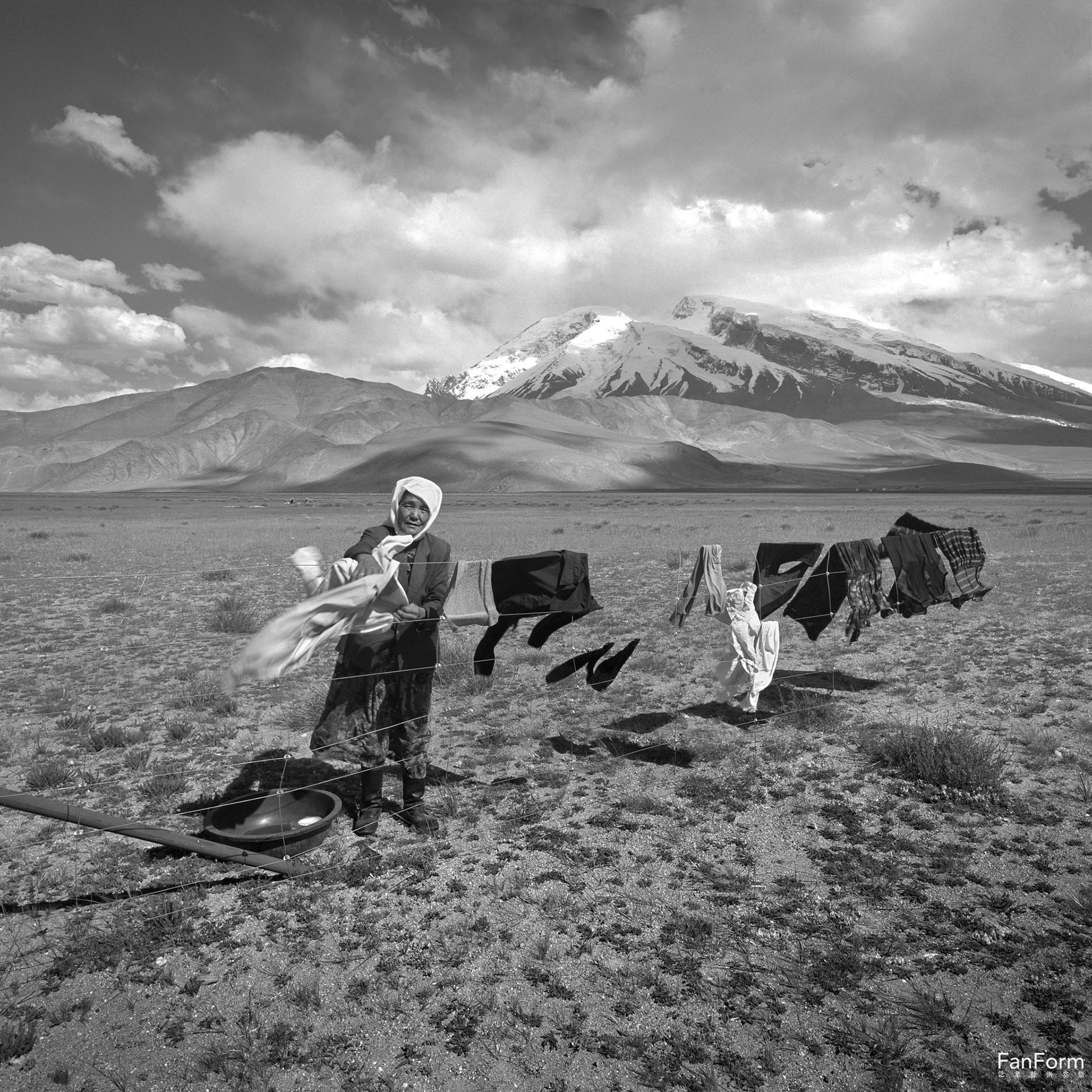 1681569355497834.jpg 塔吉克妇女02.jpg