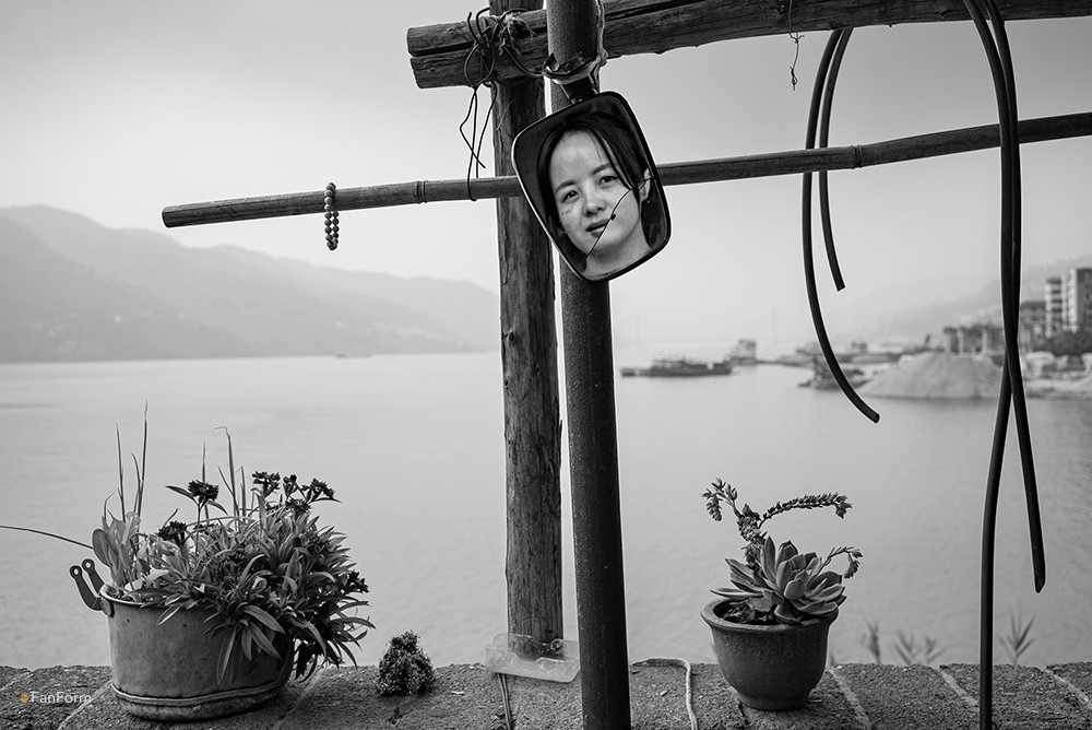 People Living Along the Yangtze River by Li Fan Ⅶ